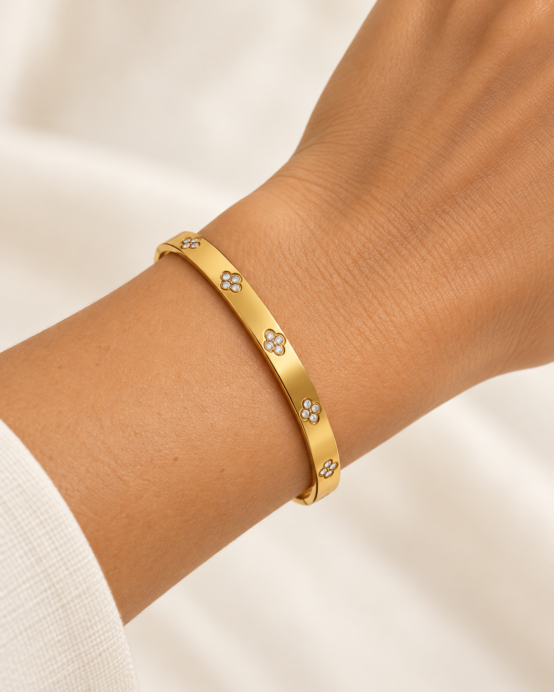 Brazalete Flores Brillantes – Dorado