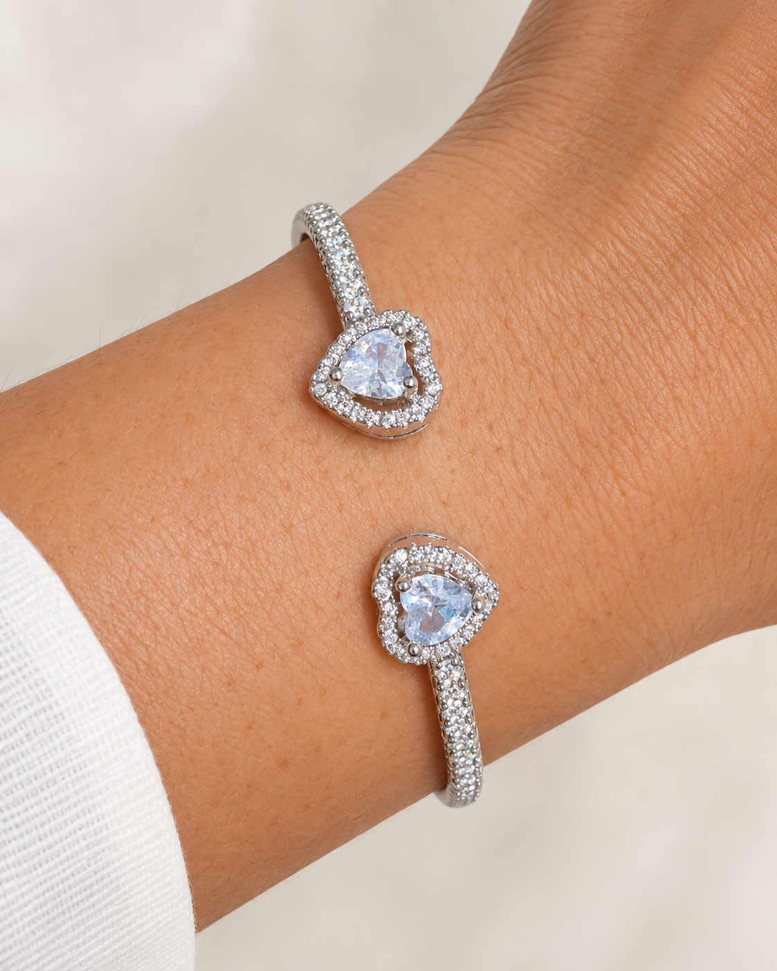 Brazalete Corazones Brillantes – Plateado